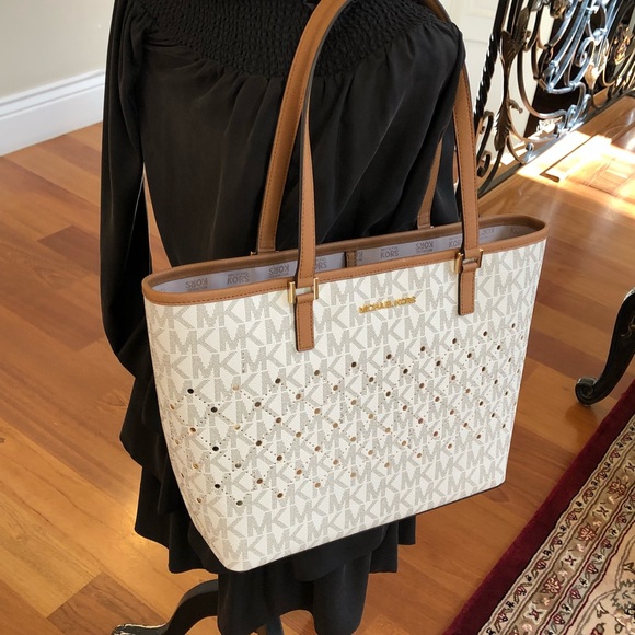 NWT Michael Kors Perforated CarryAll tote handbag - Picture 4 of 8